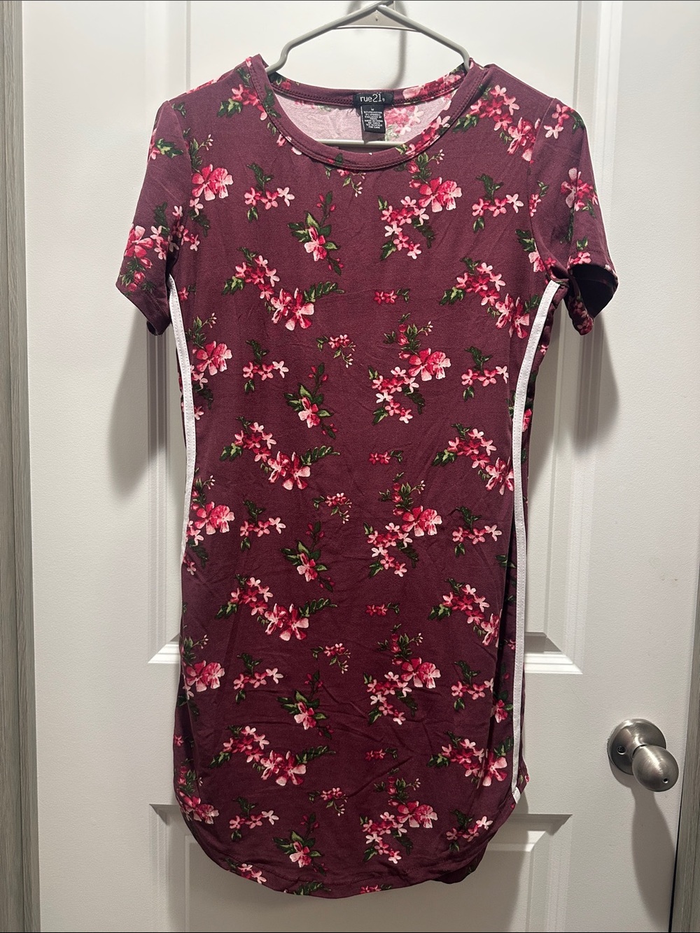 Rue21 Maroon Floral Short Sleeve Mini Dress